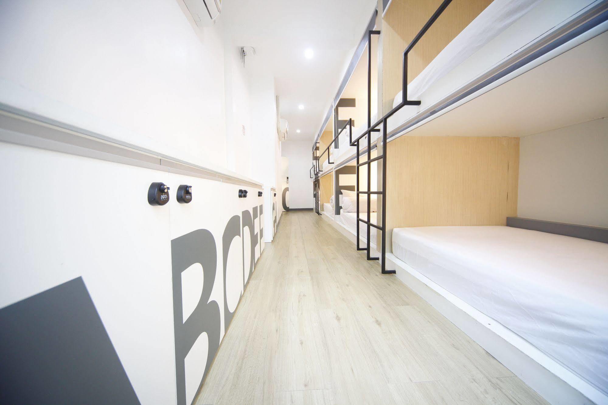 Monkeynap Hostel Bangkok Ngoại thất bức ảnh
