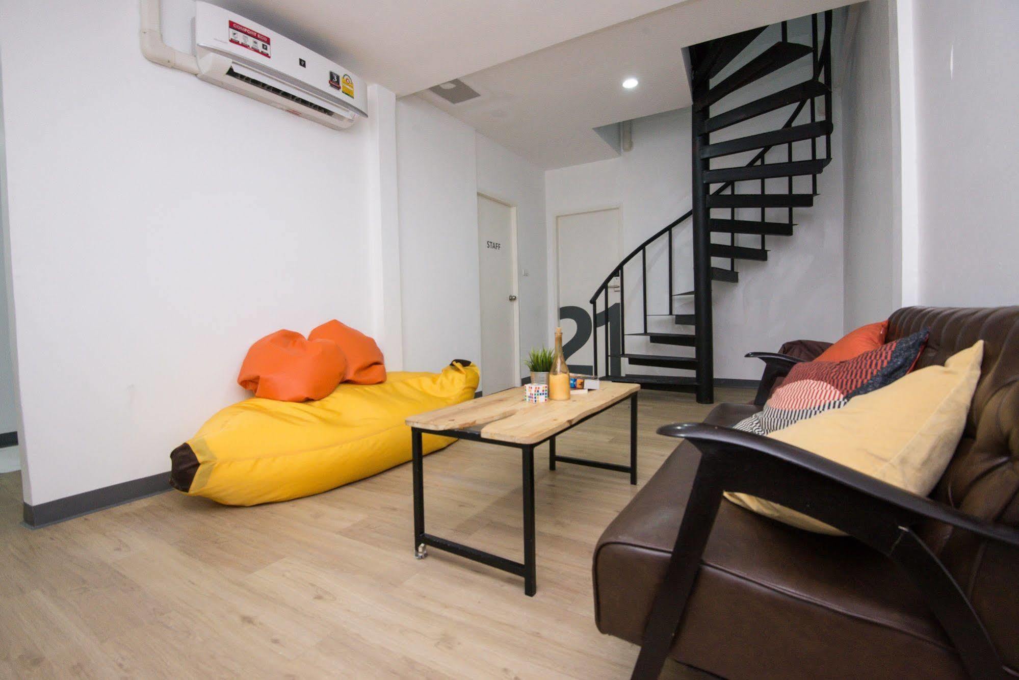 Monkeynap Hostel Bangkok Ngoại thất bức ảnh