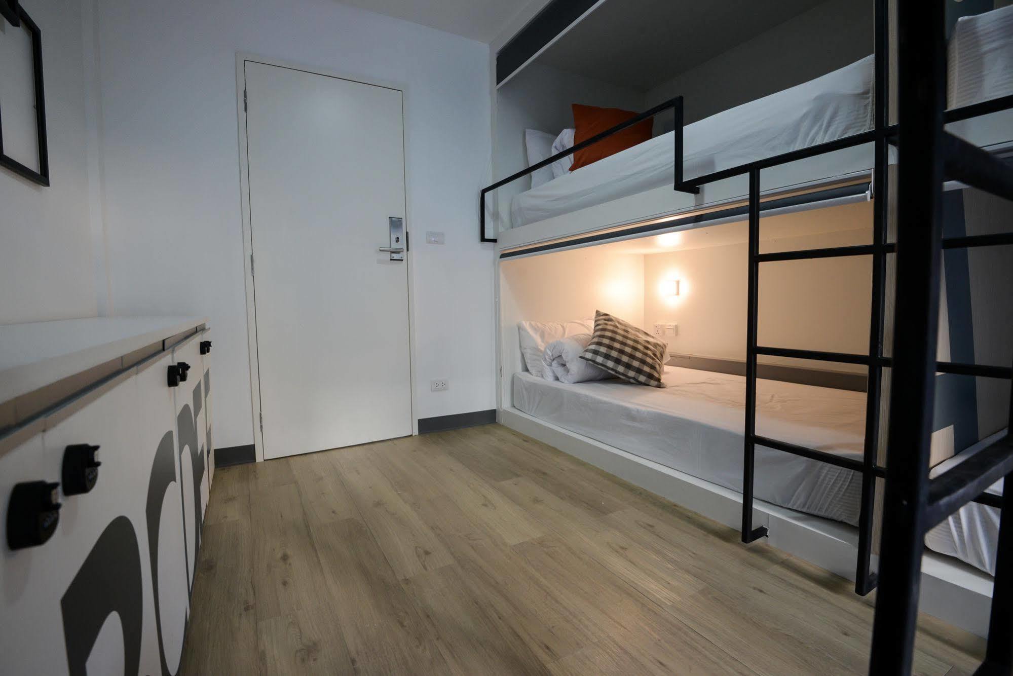 Monkeynap Hostel Bangkok Ngoại thất bức ảnh